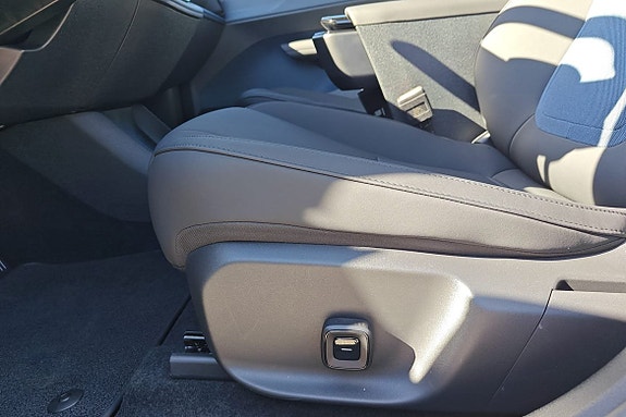 Volvo EX30 17 of 21
