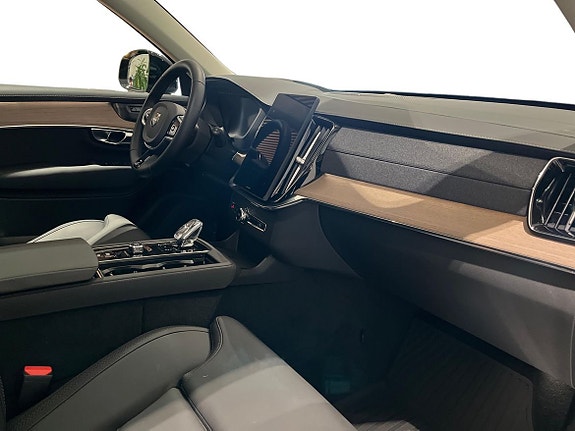Volvo XC90 4 of 14