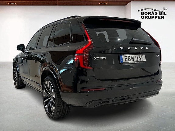 Volvo XC90 2 of 14