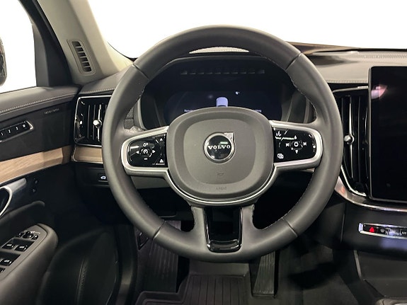Volvo XC90 10 of 14