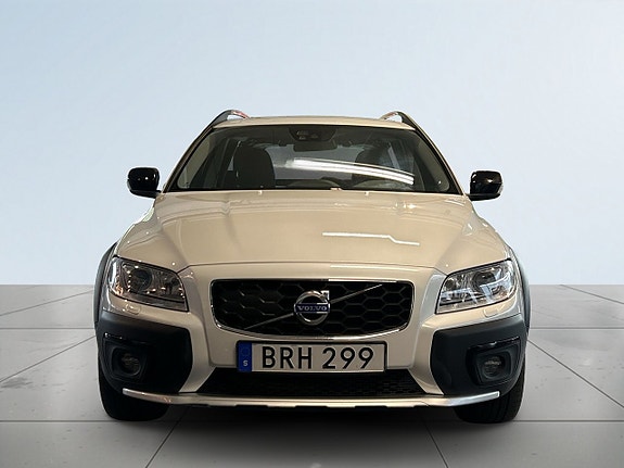 Volvo XC70 2 of 5