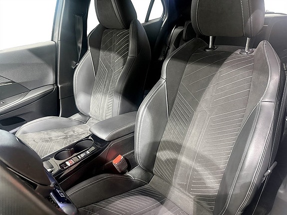 Peugeot 2008 7 of 15