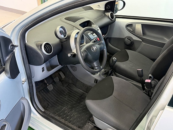 Toyota Aygo 8 of 14