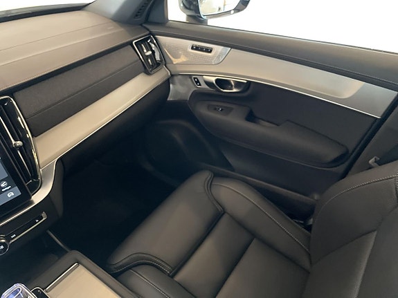 Volvo XC90 25 of 27