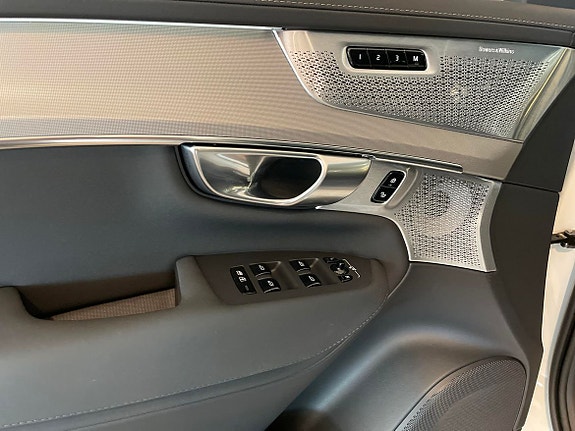 Volvo XC90 20 of 27