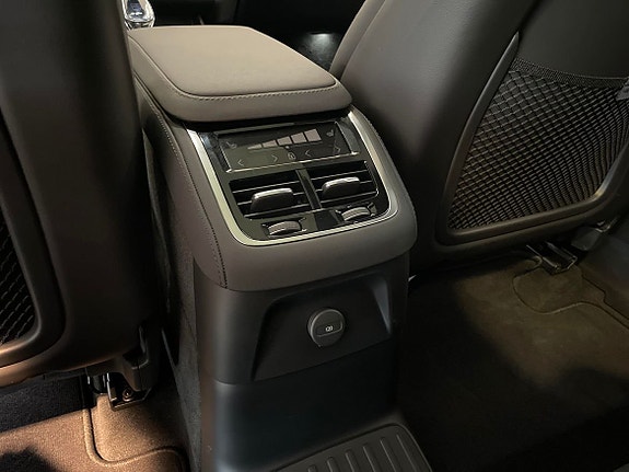 Volvo XC90 14 of 27
