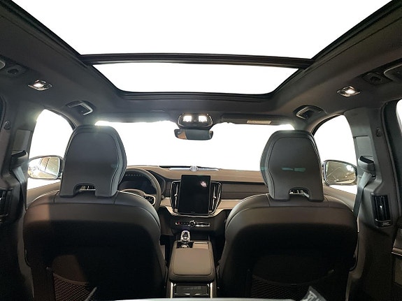 Volvo XC90 18 of 27