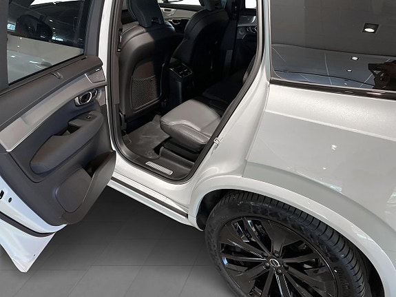 Volvo XC90 16 of 27