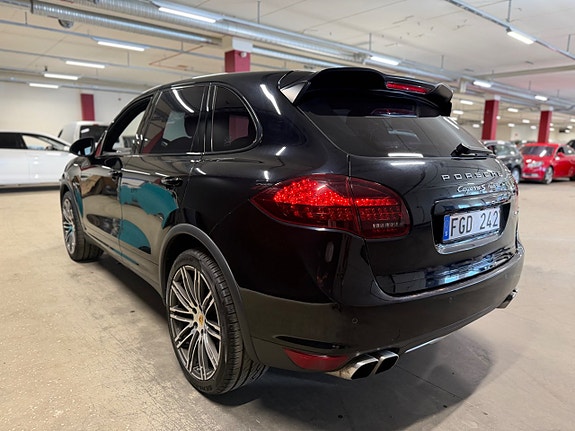 Porsche Cayenne S 5 of 5