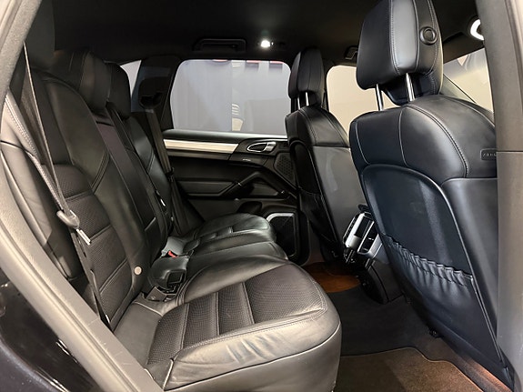 Porsche Cayenne S 8 of 19