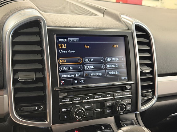 Porsche Cayenne S 16 of 19