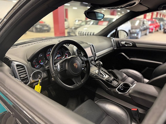 Porsche Cayenne S 12 of 19