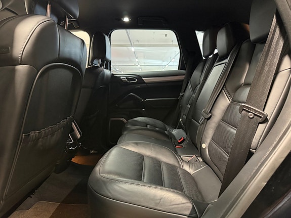 Porsche Cayenne S 9 of 19