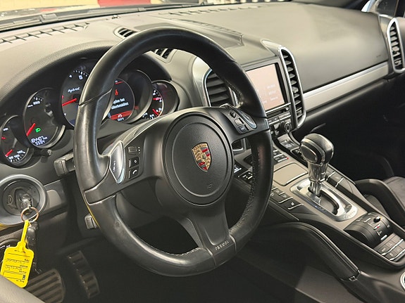 Porsche Cayenne S 13 of 19
