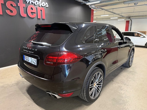 Porsche Cayenne S 3 of 5