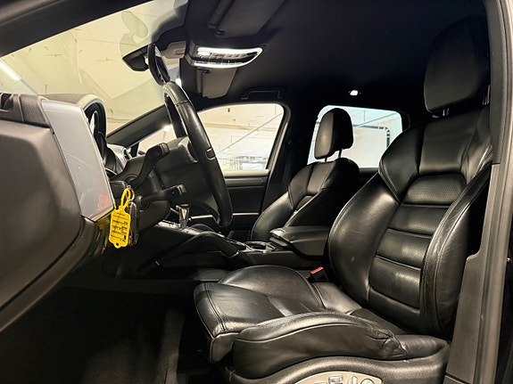 Porsche Cayenne S 11 of 19