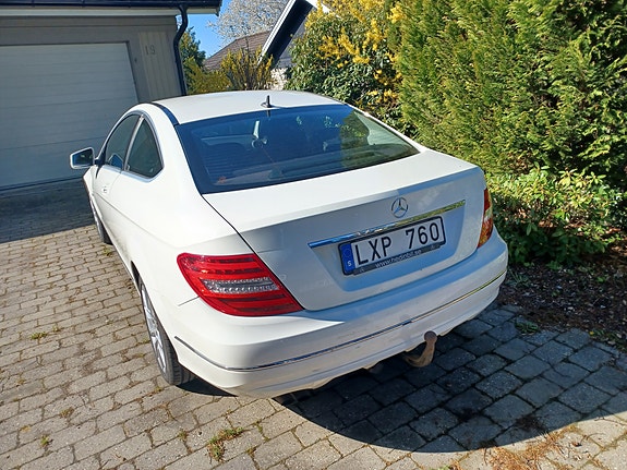 Mercedes-Benz C180 3 of 5
