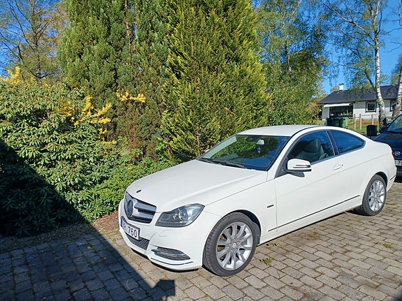 Mercedes-Benz C180 4 of 5