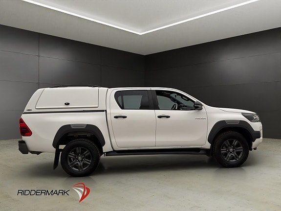 Toyota HiLux 2 of 5
