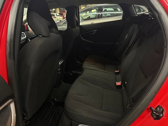 Volvo V40 8 of 9
