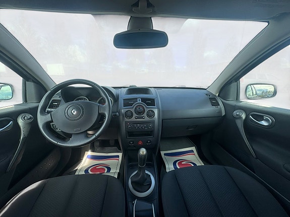 Renault Megane 12 of 14