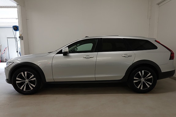 Volvo V90 Cross Country 3 of 5