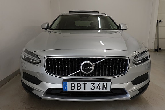 Volvo V90 Cross Country 2 of 5