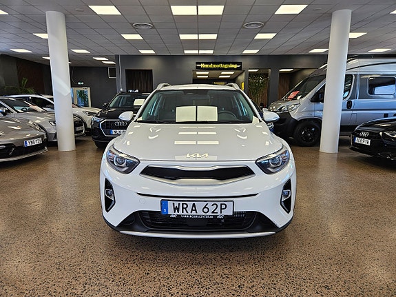 Kia Stonic 2 of 17