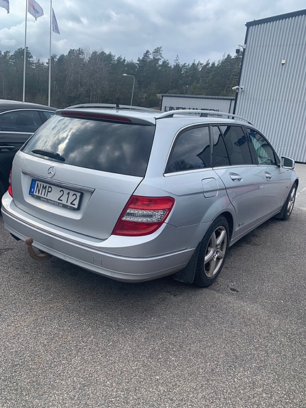 Mercedes-Benz C180 2 of 3