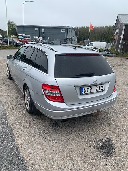 Mercedes-Benz C180 3 of 3