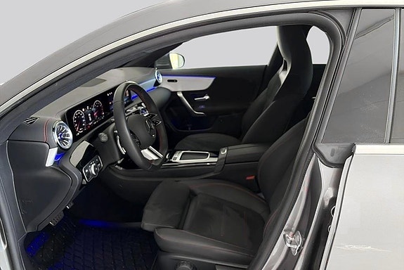 Mercedes-Benz CLA200 8 of 14
