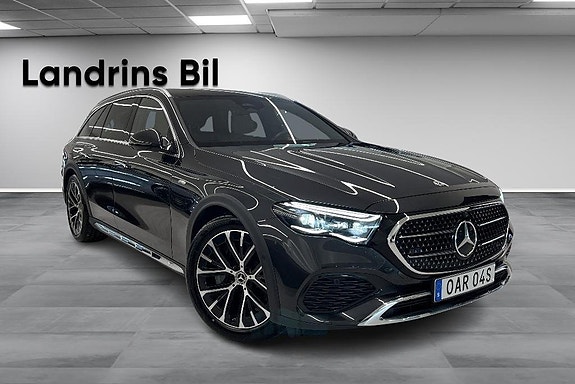 Mercedes-Benz E300 de 3 of 5
