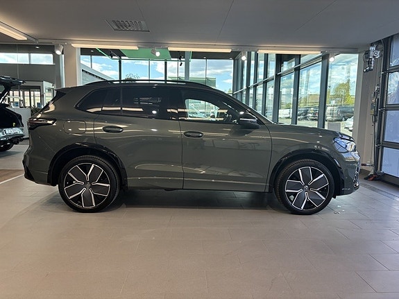 Volkswagen Tiguan 4 of 16