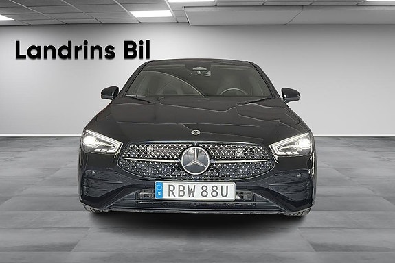Mercedes-Benz CLA200 2 of 5