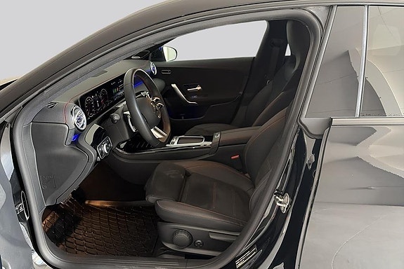 Mercedes-Benz CLA200 8 of 14
