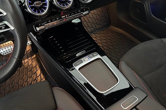 Mercedes-Benz CLA200 12 of 14