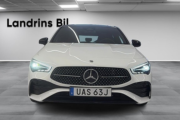 Mercedes-Benz CLA200 2 of 5