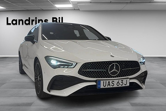 Mercedes-Benz CLA200 3 of 5