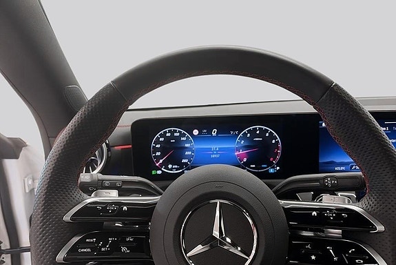 Mercedes-Benz CLA200 10 of 14