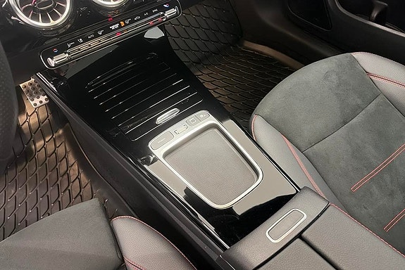 Mercedes-Benz CLA200 12 of 14