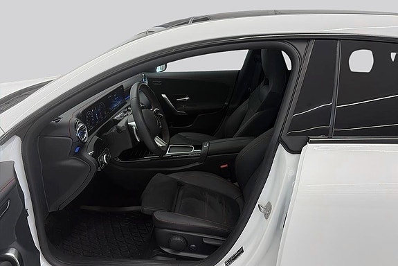 Mercedes-Benz CLA200 8 of 14