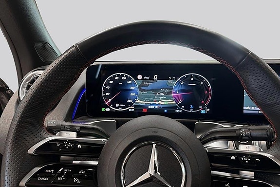 Mercedes-Benz GLB220 d 10 of 16
