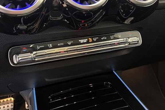 Mercedes-Benz GLB220 d 13 of 16