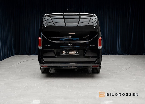 Mercedes-Benz V300 d 4 of 5