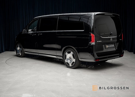 Mercedes-Benz V300 d 3 of 5