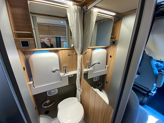 Hymer Yellowstone *Pop-up tak, Dieselpanna* 10 of 12