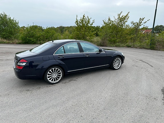 Mercedes-Benz S500 2 of 5