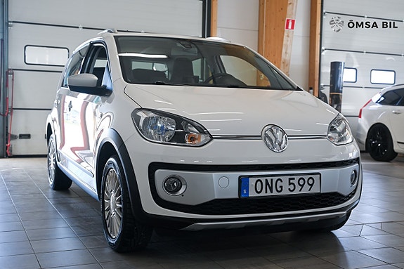 Volkswagen Up! Cross 3 of 5