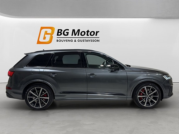 Audi SQ7 3 of 5