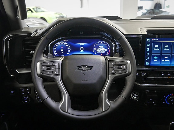 Chevrolet Silverado EV 6 of 18